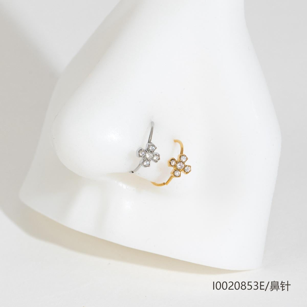 Piercing Nez croix