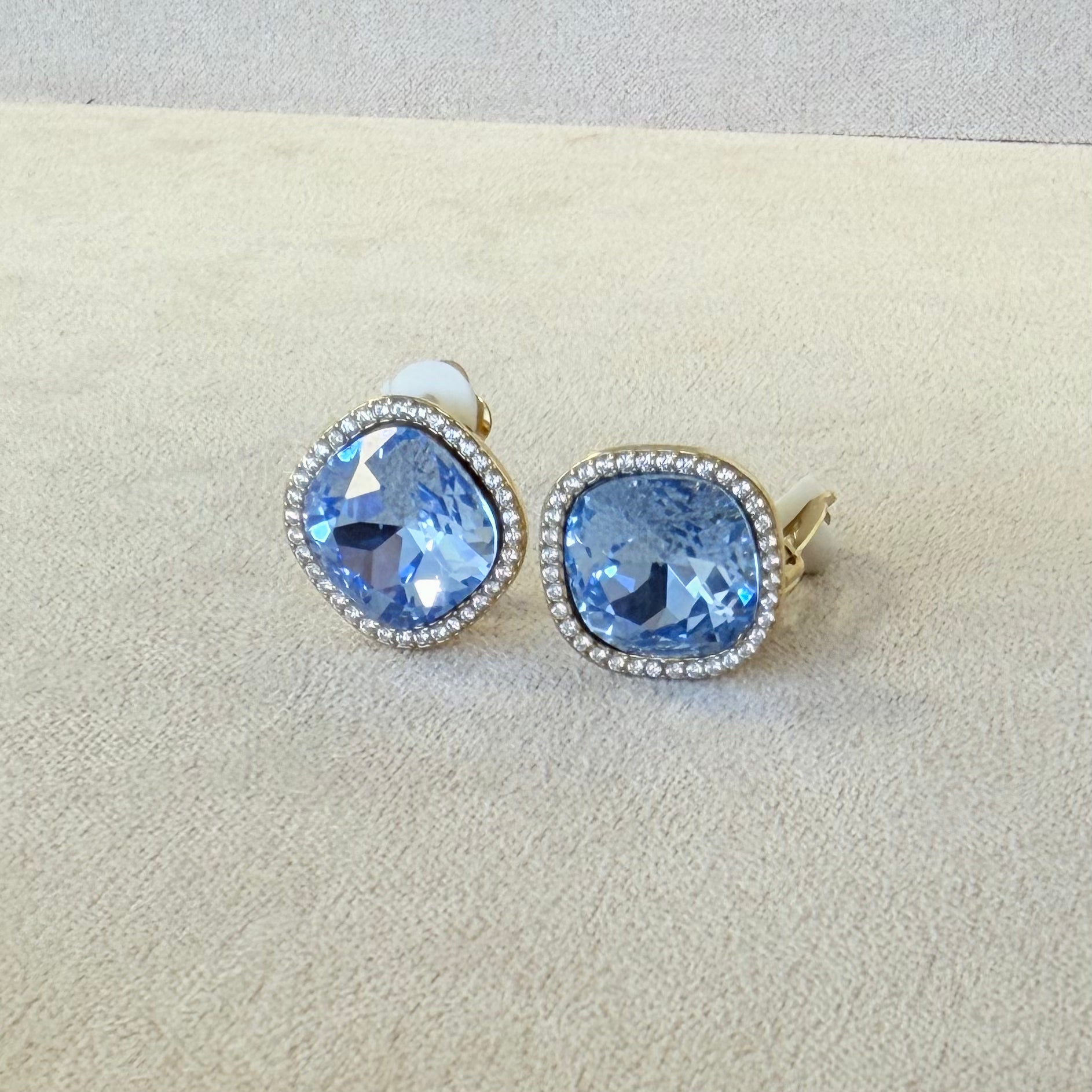 Boucle d'oreille Puce