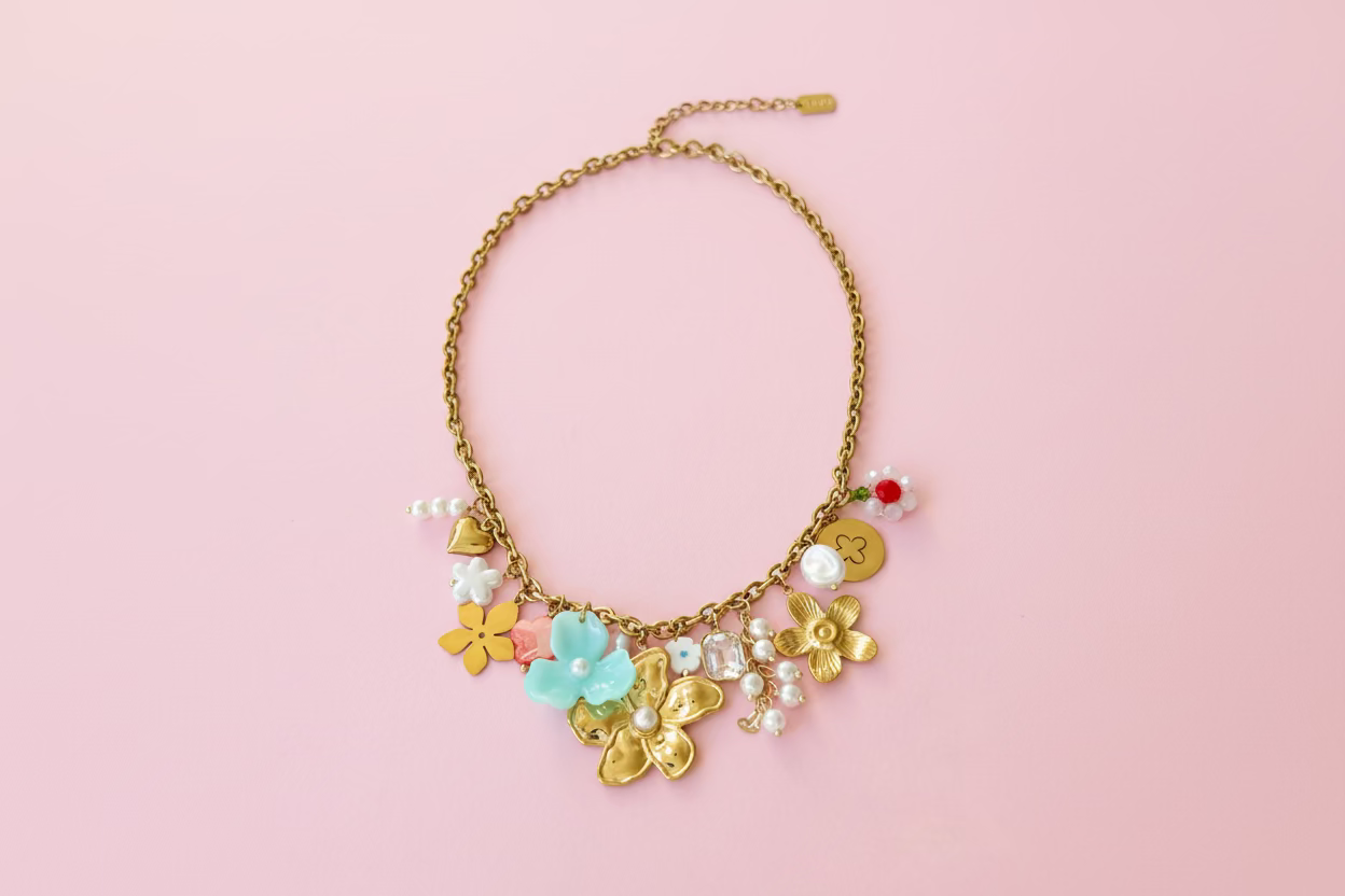 Collier April