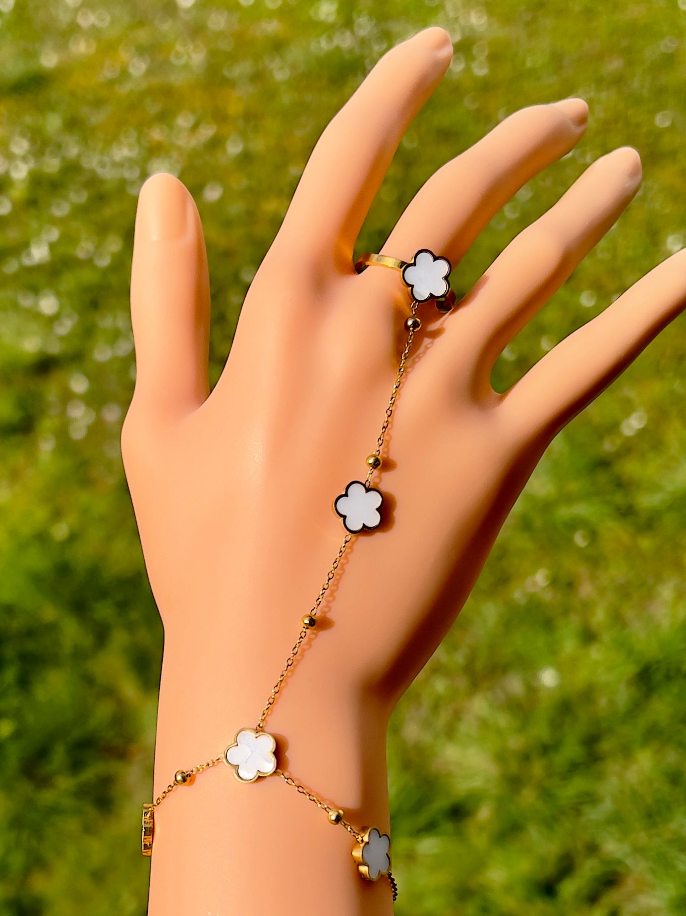 Chaine de mains Léa
