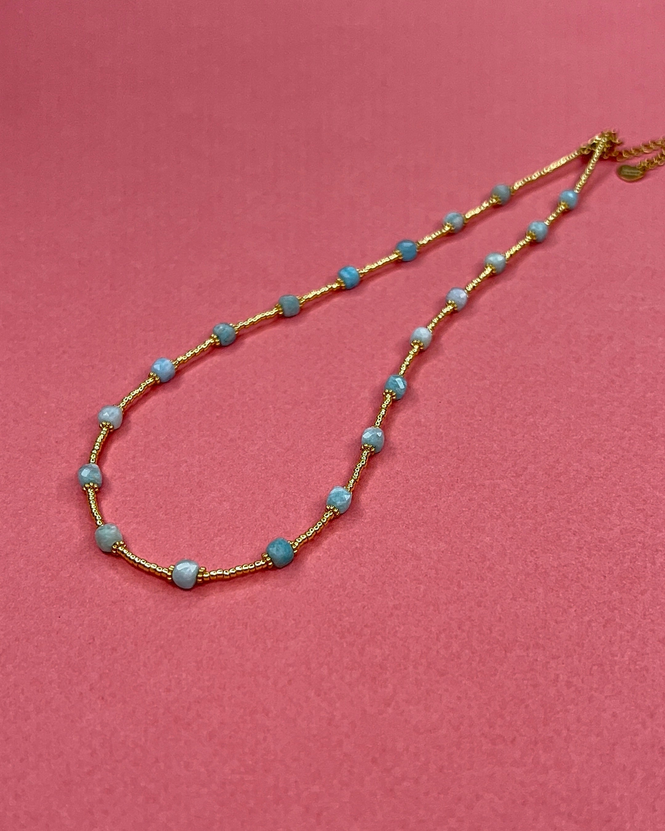 Collier Blue